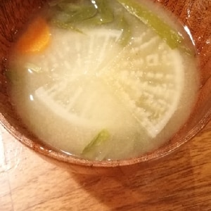 根菜（蓮根、大根、人参）の味噌汁